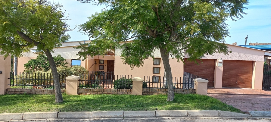 5 Bedroom Property for Sale in Bonnievale Western Cape